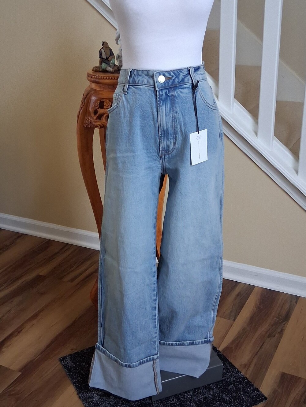 Zenana Outfitters Light Wash Denim High Rise Cuffed Wide Leg Jean Sz 30 NWT - Picture 1 of 11